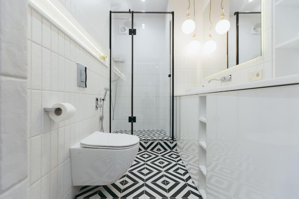 Atlant Luxury Apartments On Golovna Навпроти Тц Депот, Безконтактне Заселення Чернівці Екстер'єр фото